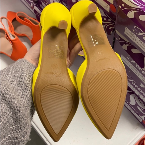 Neon Yellow Nubuck Ankle Strap Heel.  New - Picture 6 of 6